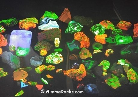 Fluorescent minerals