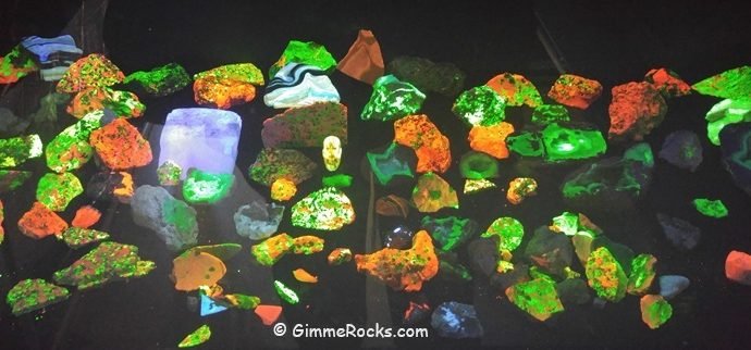 Fluorescent minerals